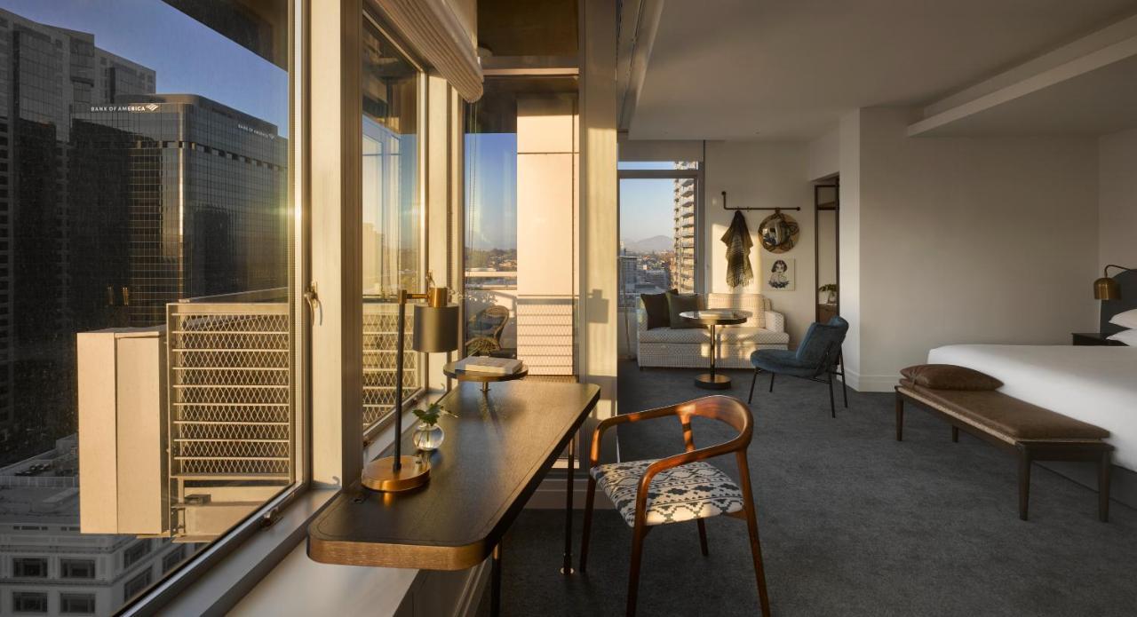 Quarto Premium com Cama King-size, Varanda e Vista da Cidade