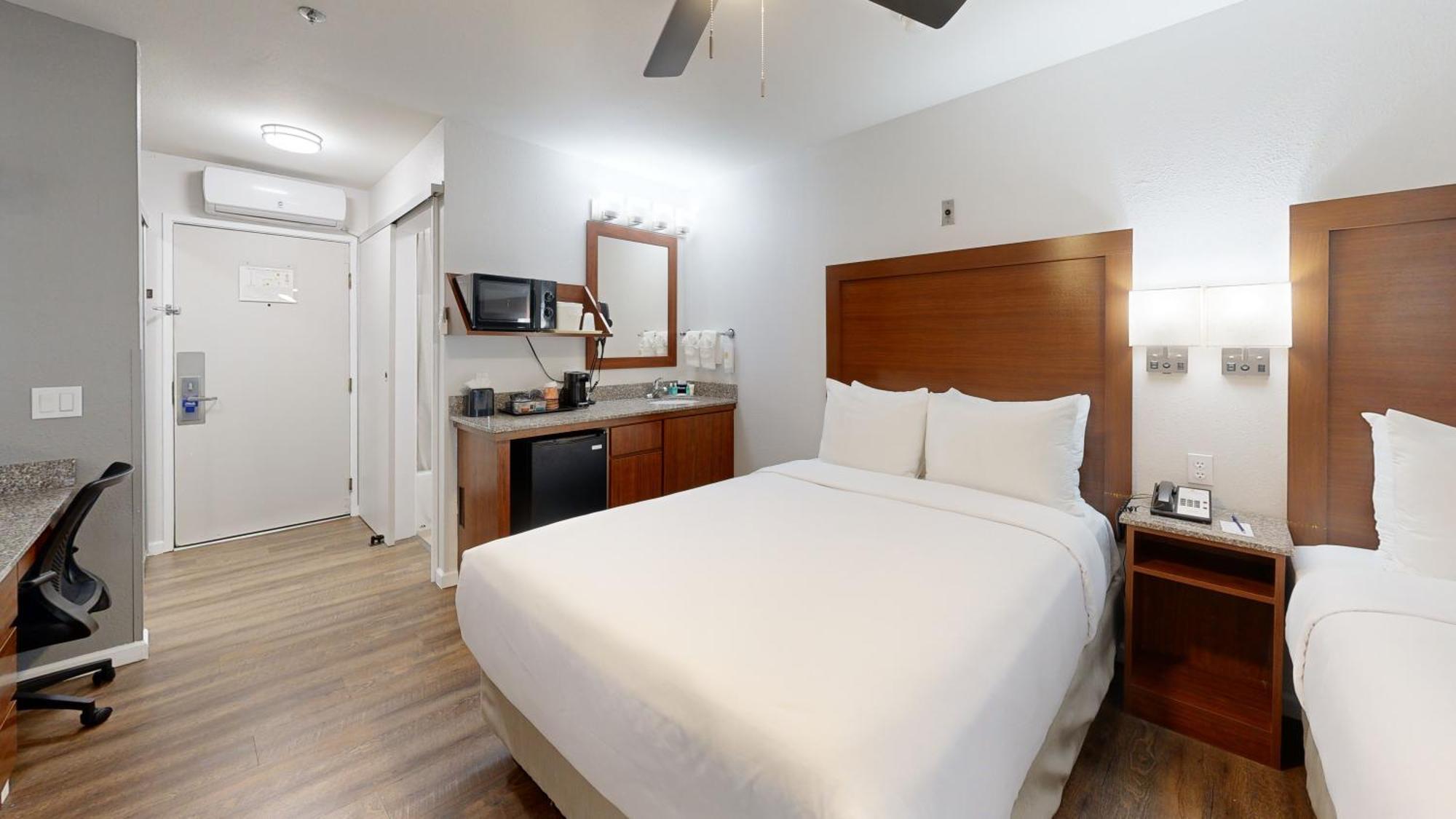 Standard Room Two Double Beds Non-Smoking