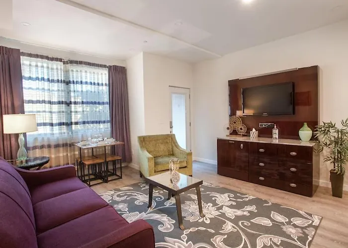  1-Bedroom With Cali King Size Bed In San Diego