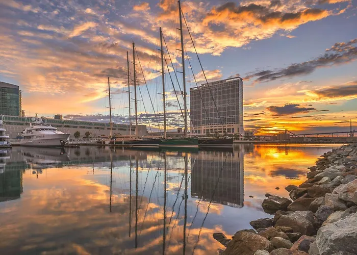 Hotel with pool: Hilton San Diego Bayfront