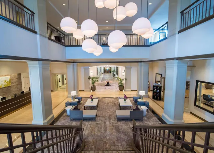 Luxury hotel only: Doubletree By Hilton San Diego-Mission Valley