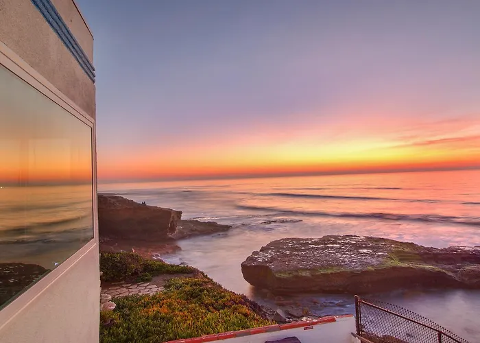 Pet Friendly hotel: The Inn At Sunset Cliffs